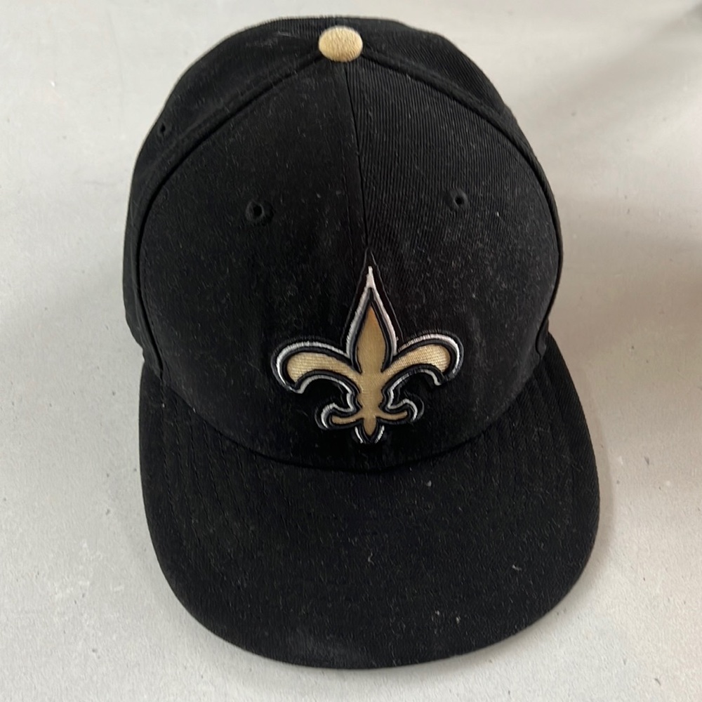NFL New Era New Orleans Saints cap. Fitted. Size 7 (55.8 cm). Great condition.